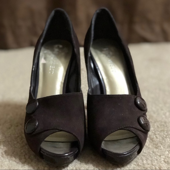 Button Pumps - Picture 2 of 4